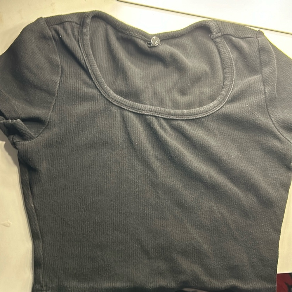A black crop top size s